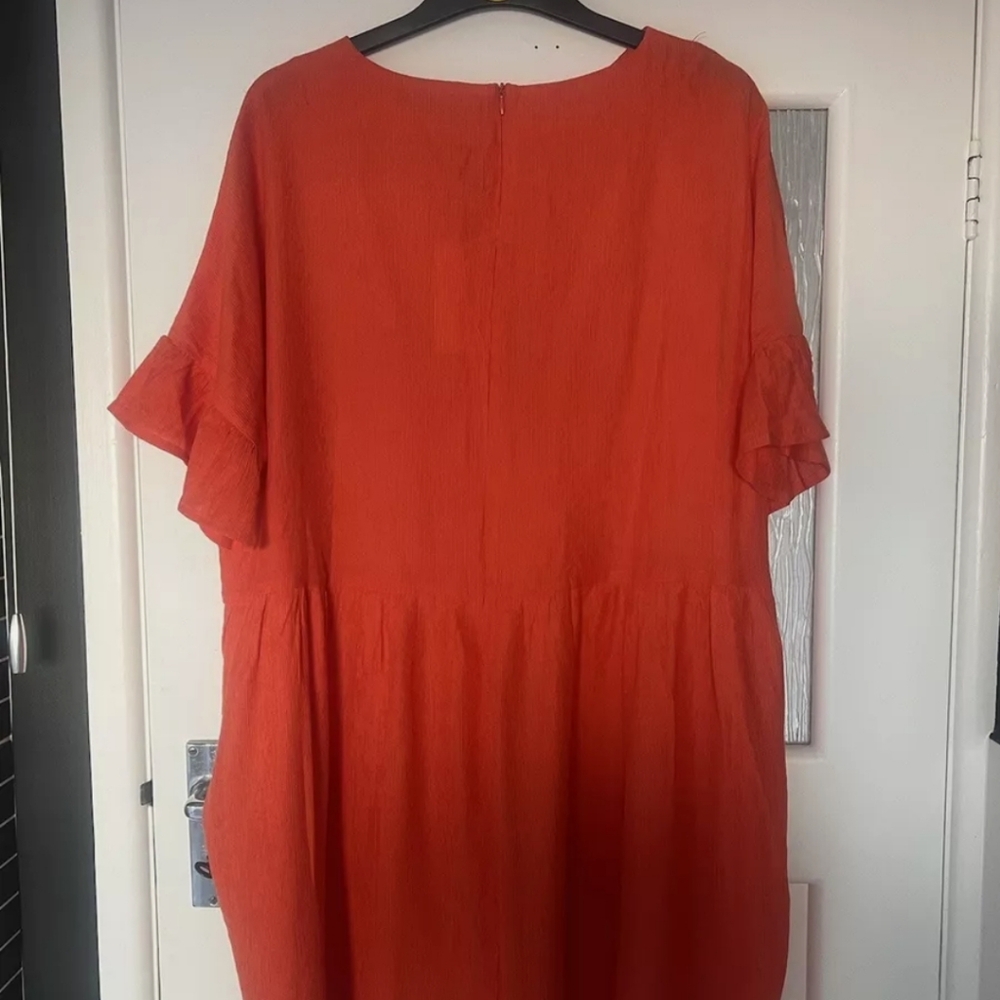 Brand-new smock dress in Orange.